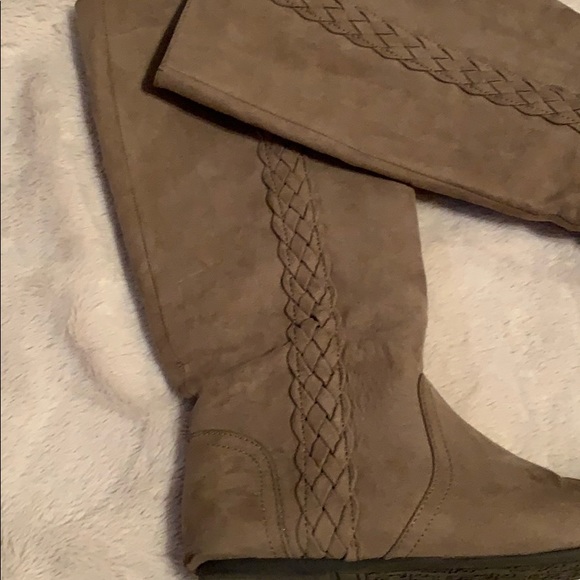 Fergalicious Tan Riding Boots with Braiding - Picture 3 of 13